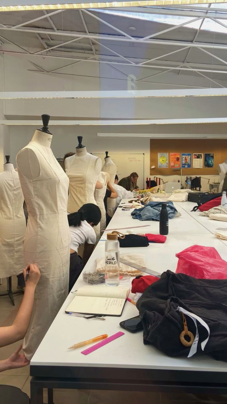 Studenti mācību procesā cipejahub.com